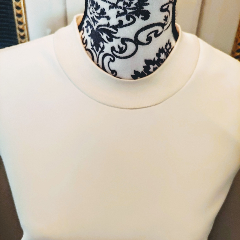 Cream asymmetrical top New size M - Picture 3 of 10